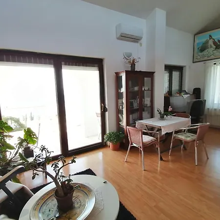 Apartamento Soba S Kupaonom Za 2 Osobe, 300m Od Plaze *