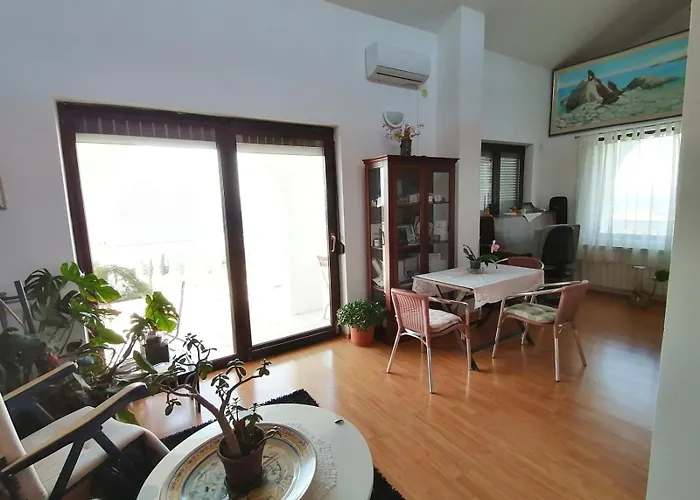 Apartament Soba S Kupaonom Za 2 Osobe, 300m Od Plaze *