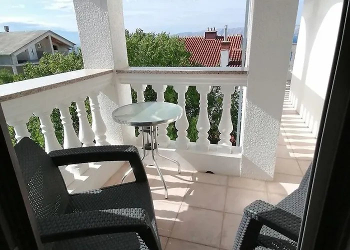 Apartament Soba S Kupaonom Za 2 Osobe, 300m Od Plaze *
