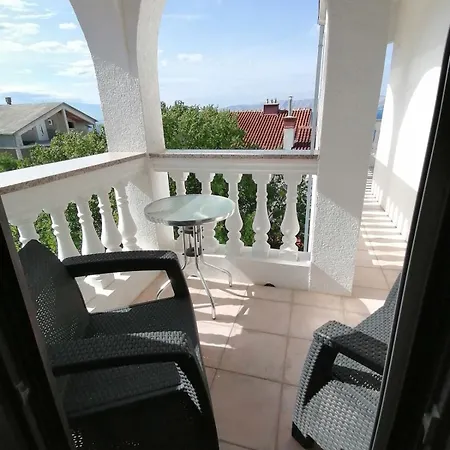 Apartment Soba S Kupaonom Za 2 Osobe, 300m Od Plaze *